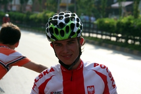 Tobiasz Lis po pasjonującym wyścigu w kolarskiej konkurencji kryterium